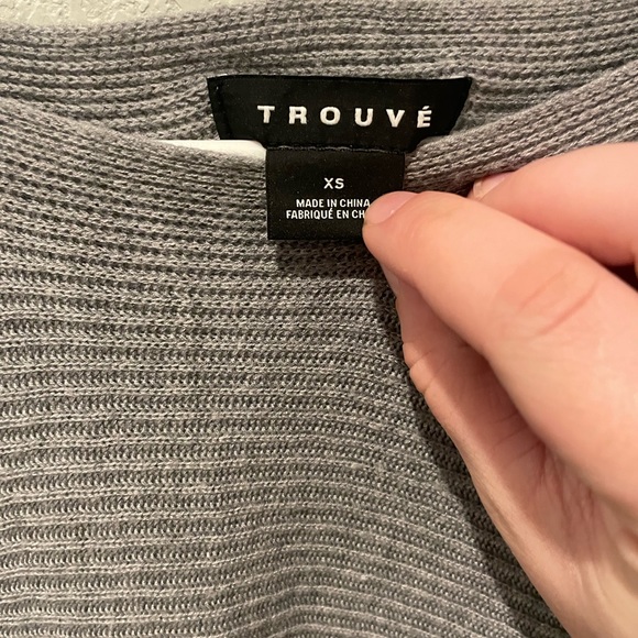 Women's Trouve Grey Long Sleeve Knit Crewneck Sweater Size XS - Picture 2 of 6
